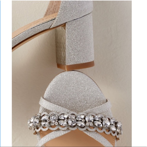 New Jewel by Badgley Mischka Giona Block Heels - Picture 2 of 16